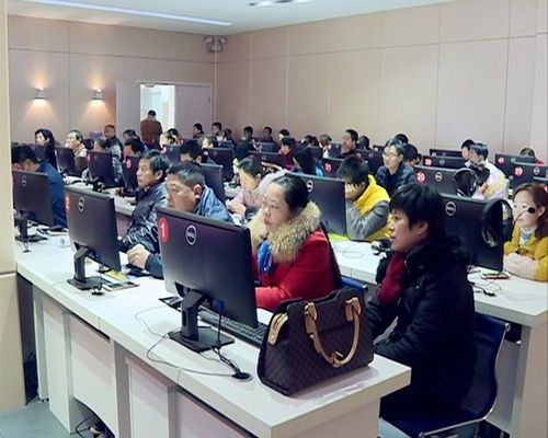 新縣益農(nóng)信息社信息員第一期培訓(xùn)班在縣電子商務(wù)培訓(xùn)學(xué)校開班