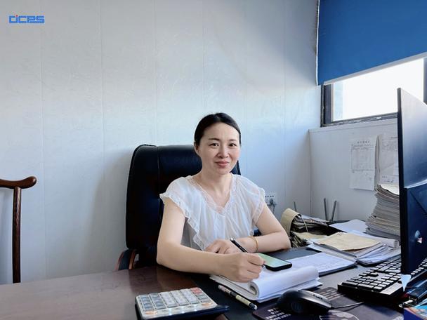 入行僅三年,這位"女強(qiáng)人"一人撐起了整個(gè)紙箱廠